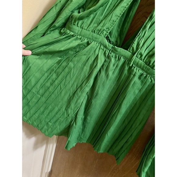 Pretty Little Thing Women Romper Playsuit Green Pleated Plunge Long Sleeve UK 12 - Picture 9 of 12
